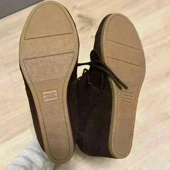 Never worn brown suede TOMS 'Desert' Wedge Bootie (Women) size 9.5W - Picture 3 of 5